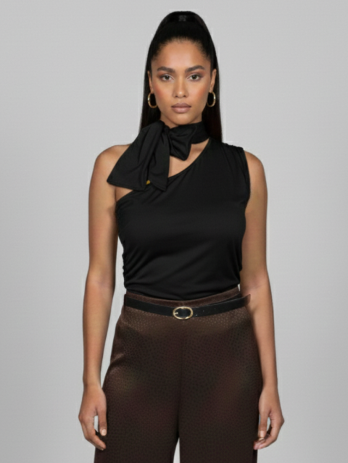 BLUSA CON CORBARTIN DE LADO