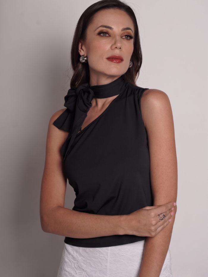 BLUSA CON NUDO FRONTAL