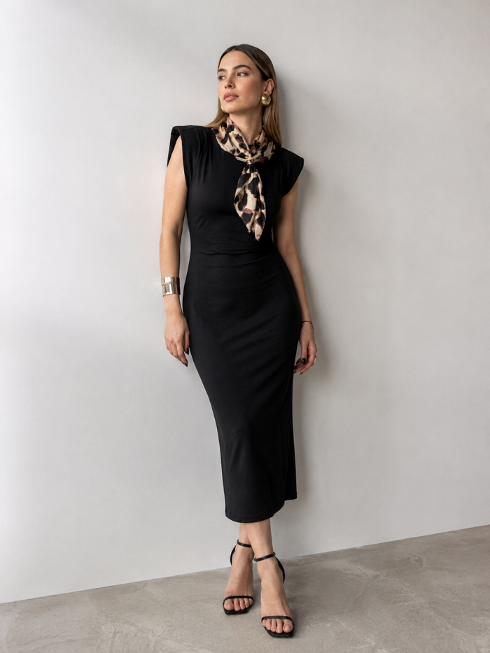 VESTIDO LARGO CON HOMBRERAS